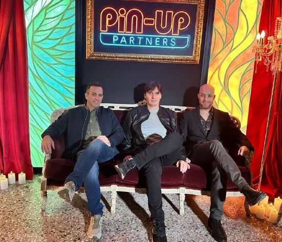 Photo of the team in Roma 1